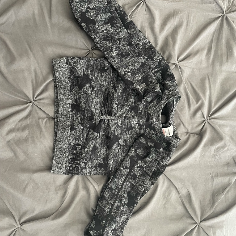 Grey Camo Seamless gymshark crop top.